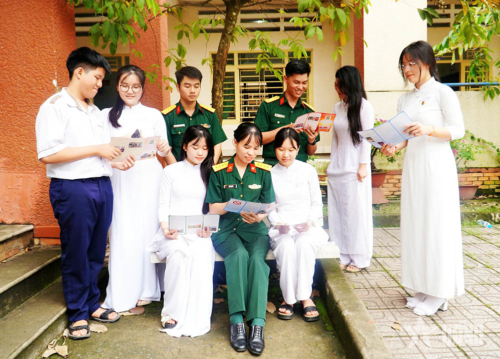 Trường Sĩ quan Lục quân 2 tuyên truyền pháp luật cho học sinh phổ thông